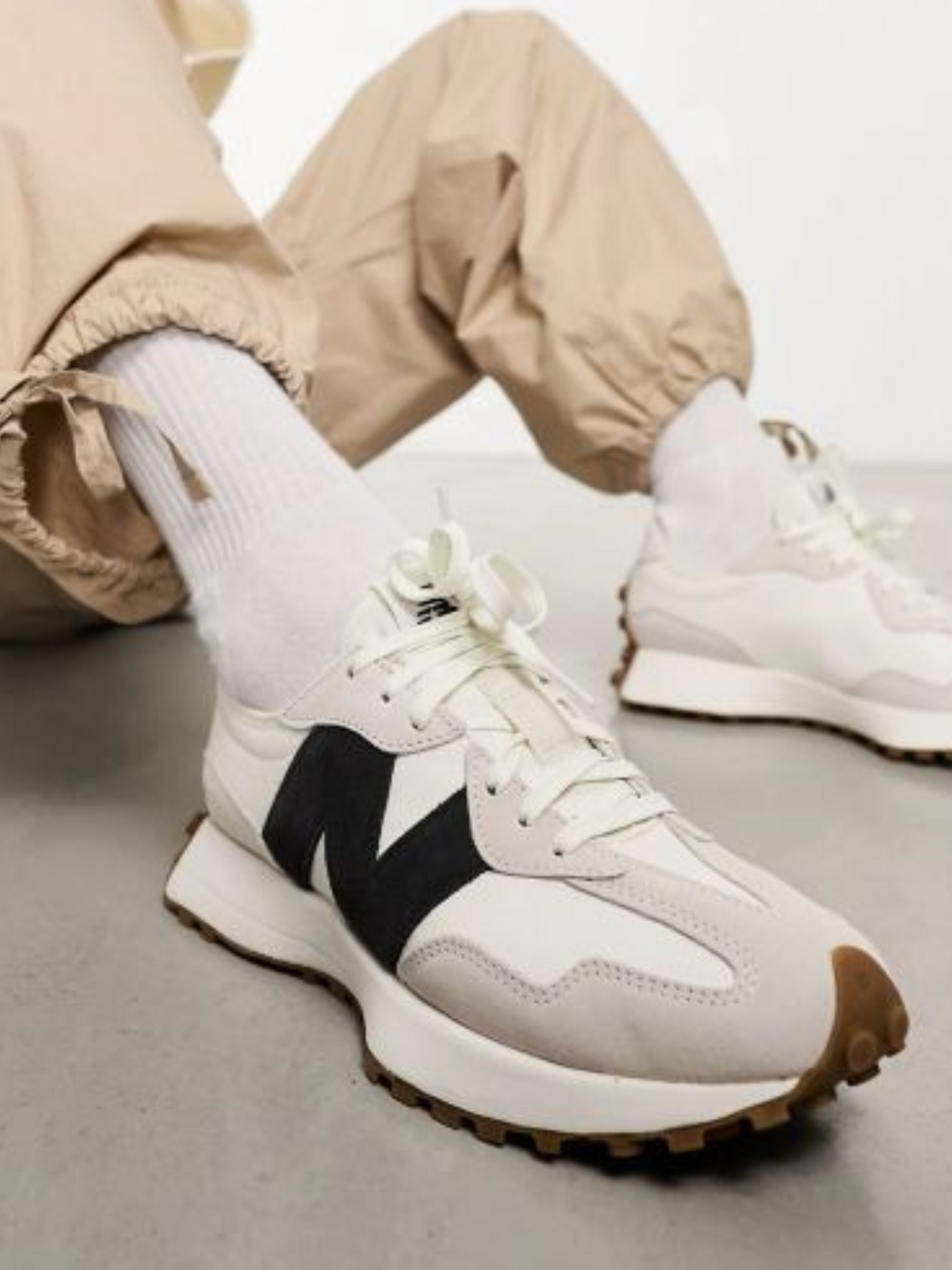 NB327 Moonbeam Black