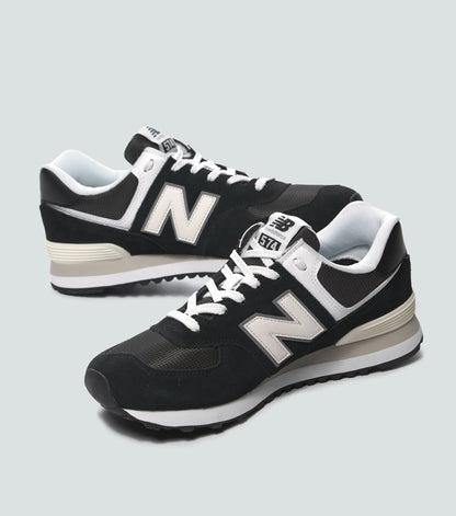 NEW BALANCE 574 - BLACK WHITE