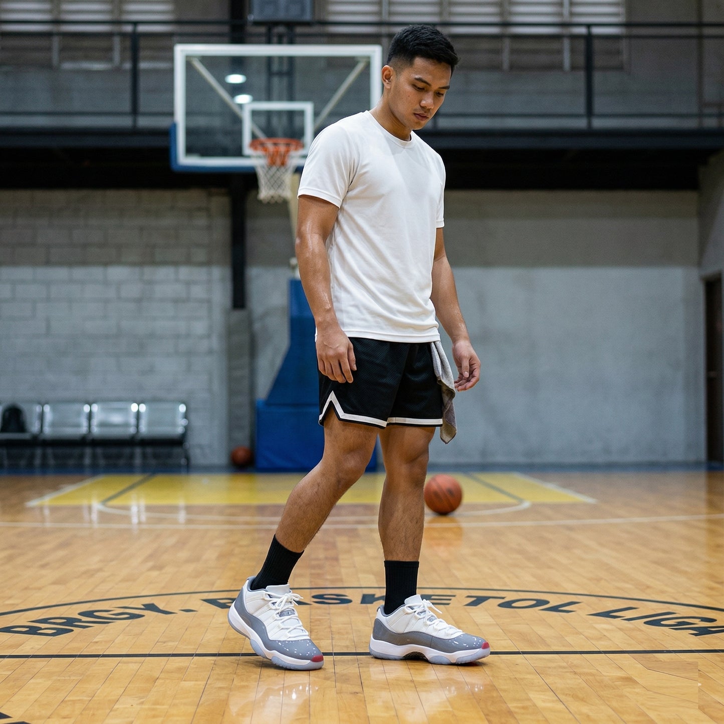 J11 LOW - WHITE GRAY